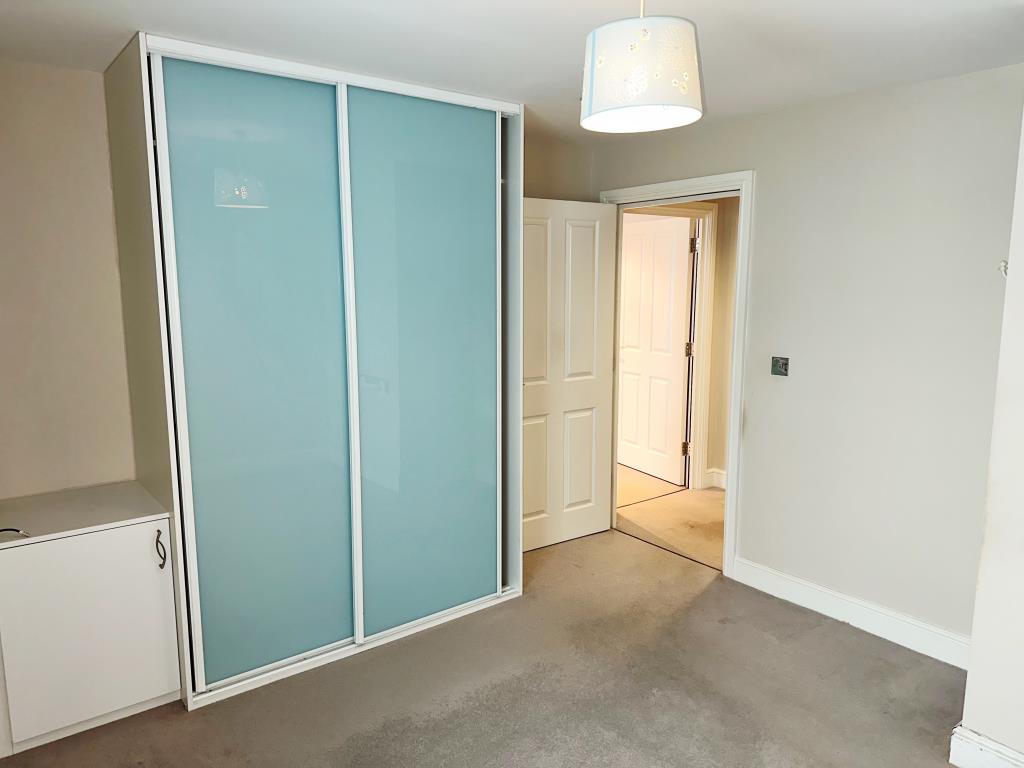 Lot: 3 - TWO-BEDROOM FLAT IN CENTRAL BEXHILL-ON-SEA -